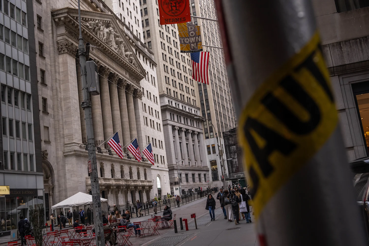 Image of Wall Street during volatile week